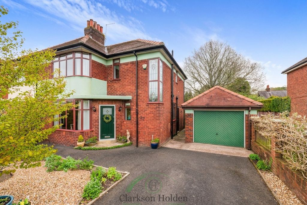 Property photo 1 of 32