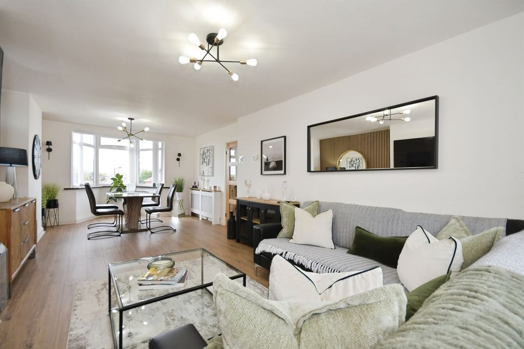 Property photo 2 of 25