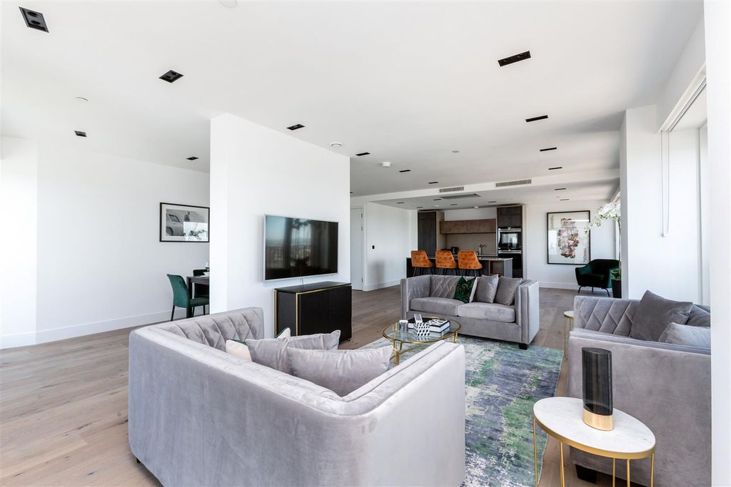 Property photo 2 of 24 Reception