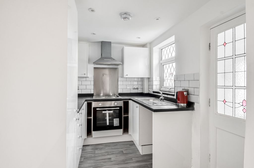 Property photo 2 of 13 Advert-87