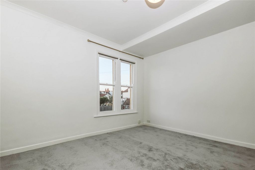 Property photo 2 of 11 Picture No. 32