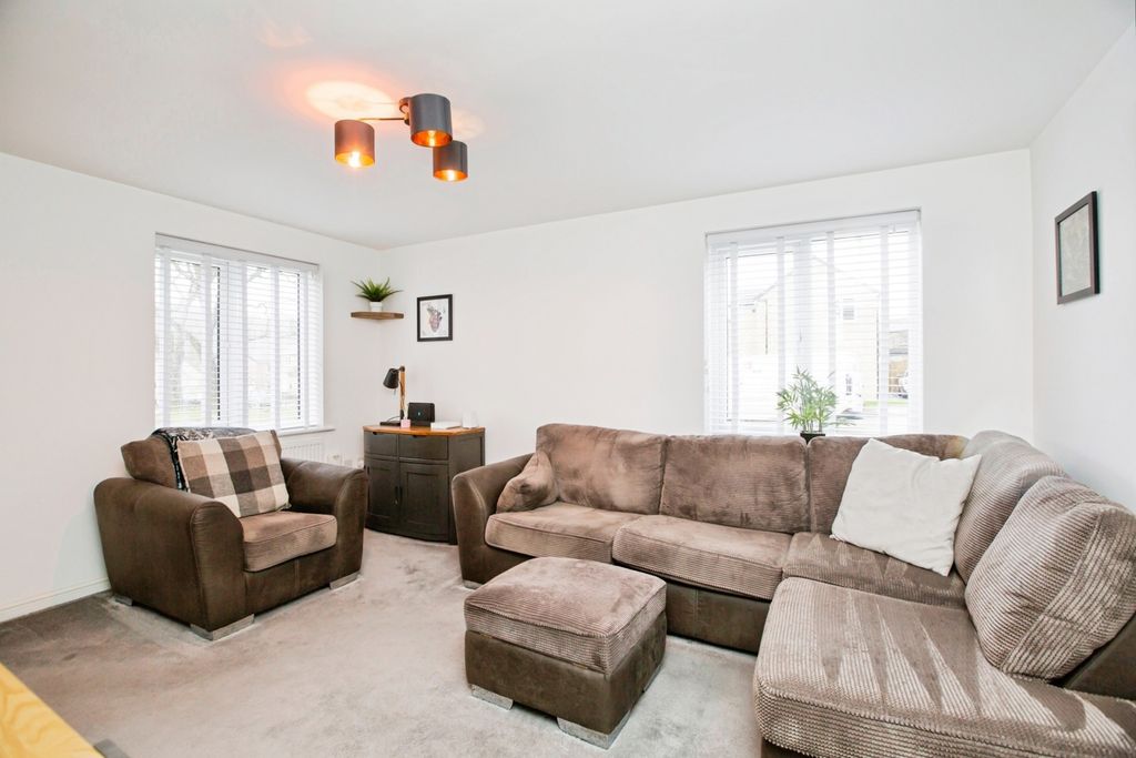 Property photo 2 of 20 Lounge