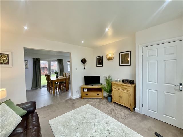 Property photo 3 of 21 Lounge