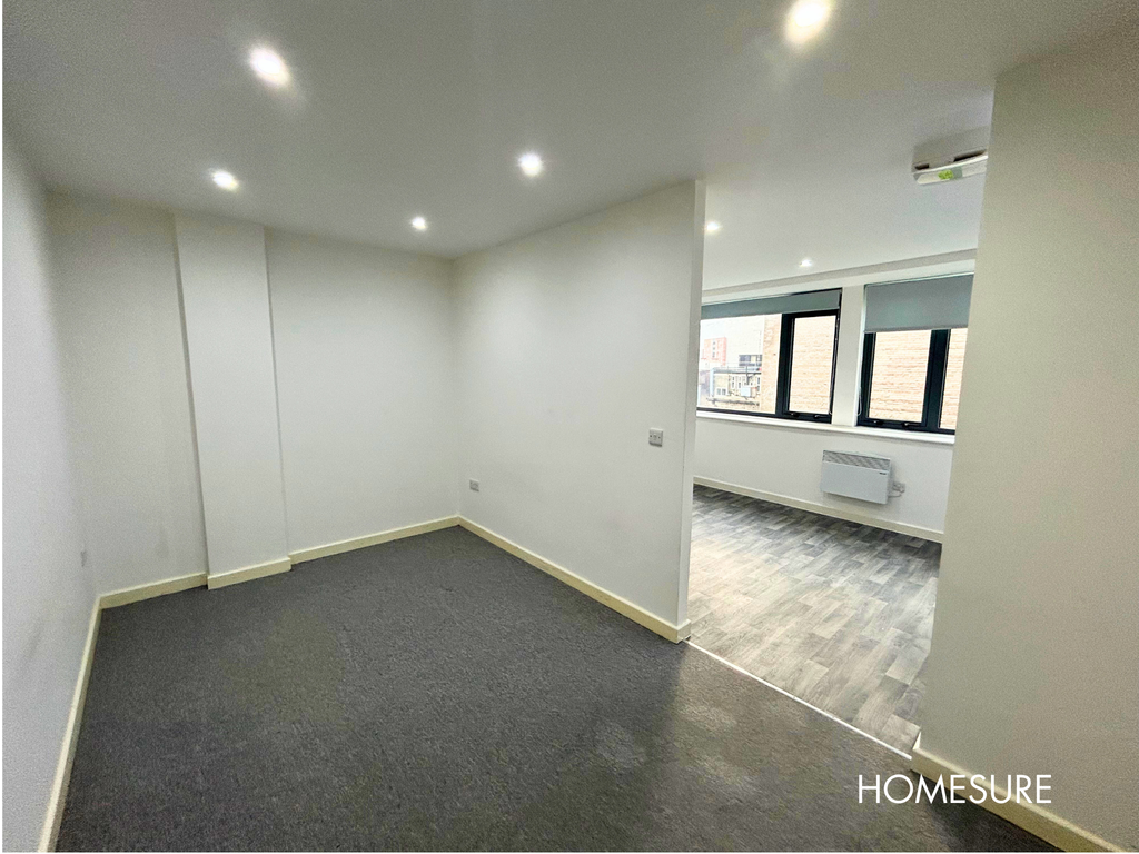 Property photo 2 of 5 Bedroom