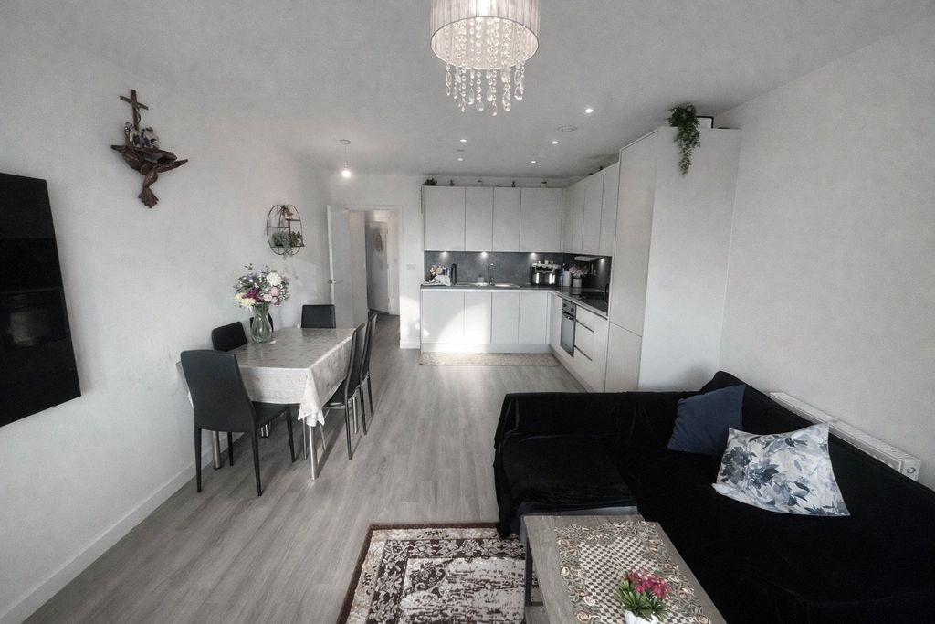 Property photo 3 of 8 Reverse