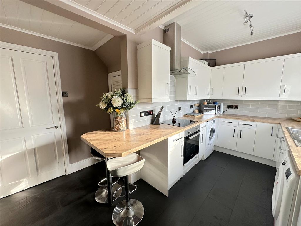 Property photo 2 of 21 Breakfast Kitchen