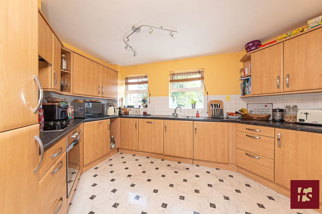 Property photo 2 of 13