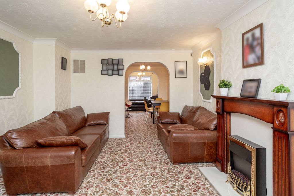 Property photo 3 of 19 Image18