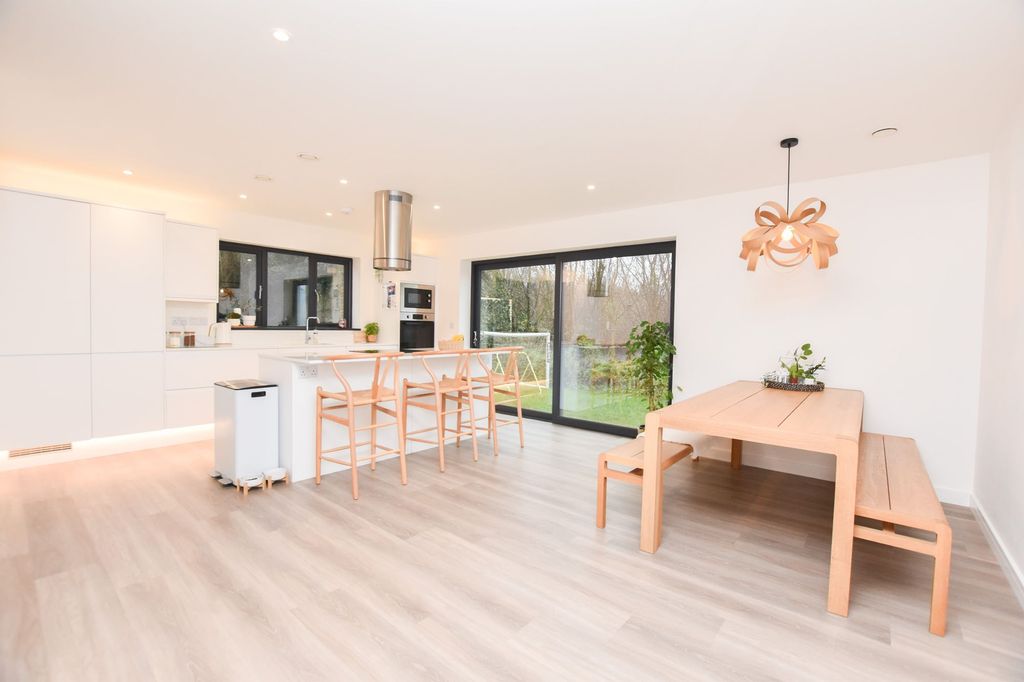 Property photo 2 of 23 Kitchen/Diner