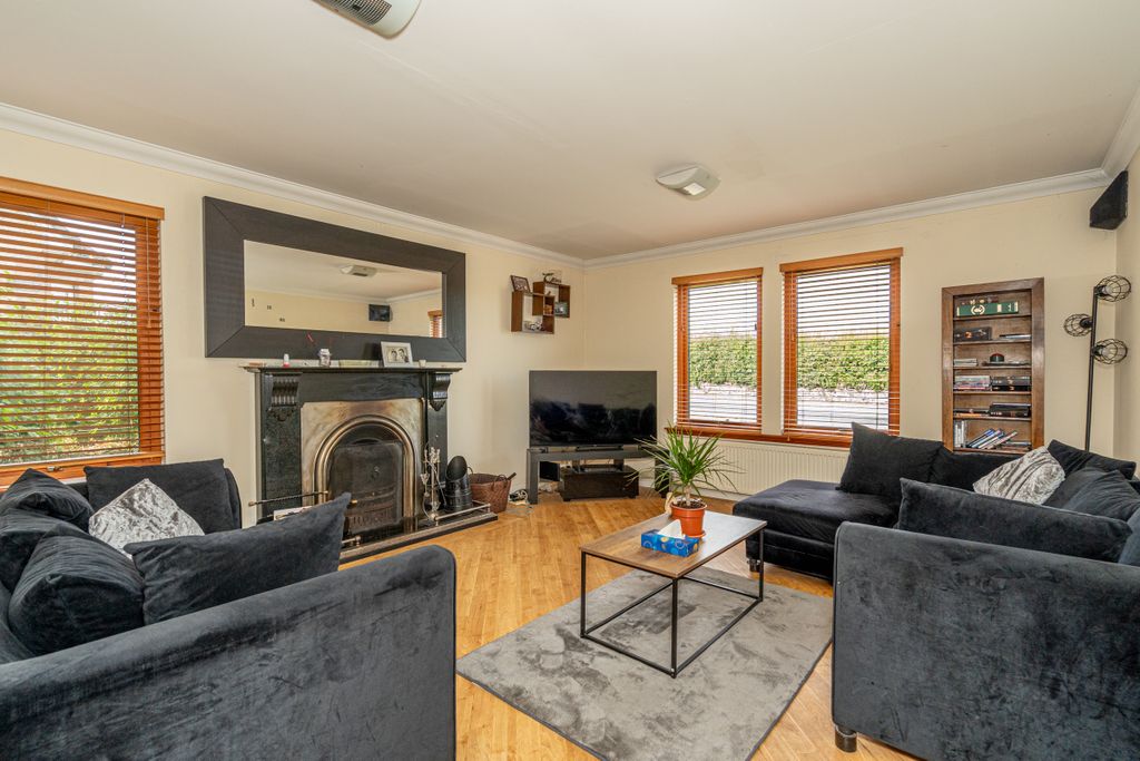 Property photo 2 of 32