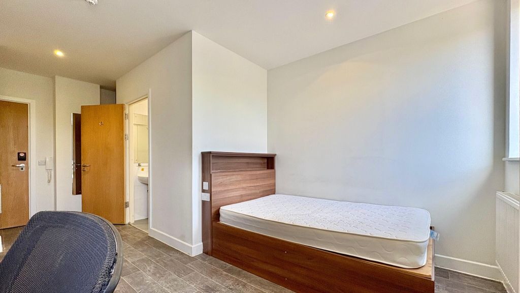 Property photo 1 of 13 Bedroom