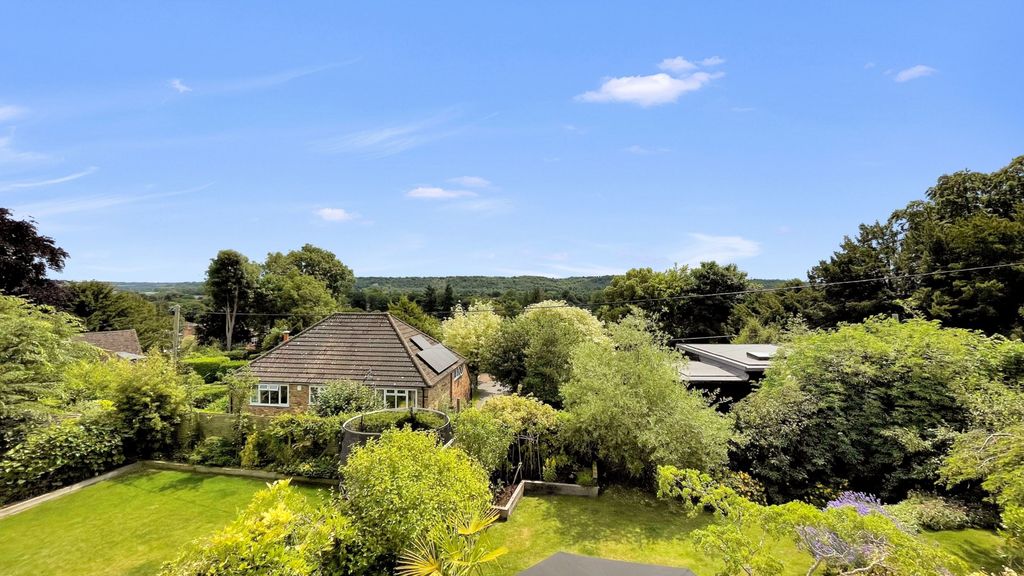 Property photo 2 of 32 30003341-Hr-4
