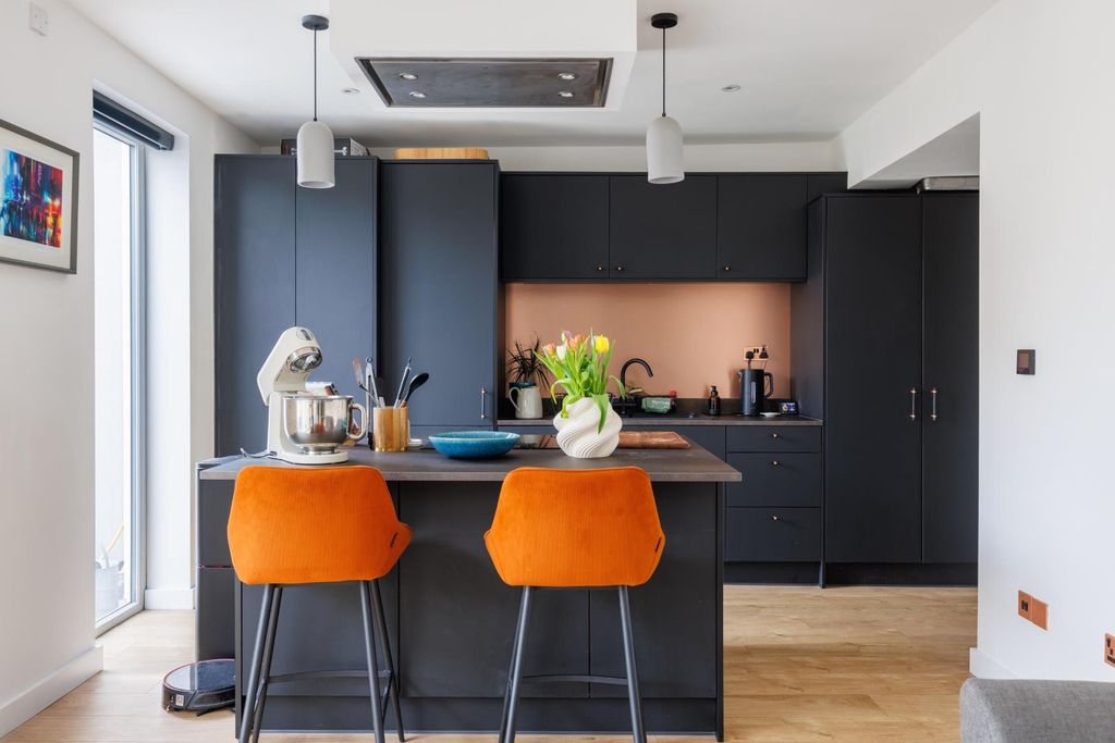 Property photo 1 of 20 87 Queenshill Road-15.Jpg