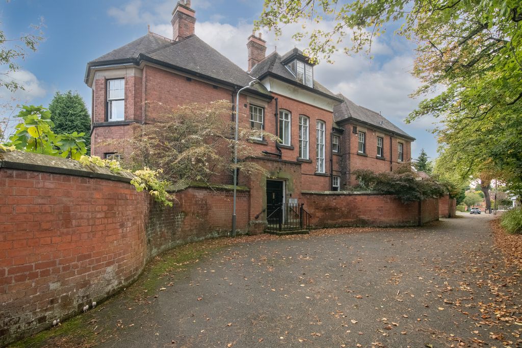Property photo 2 of 21