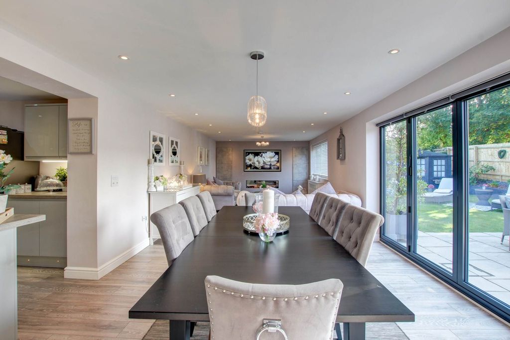 Property photo 2 of 33