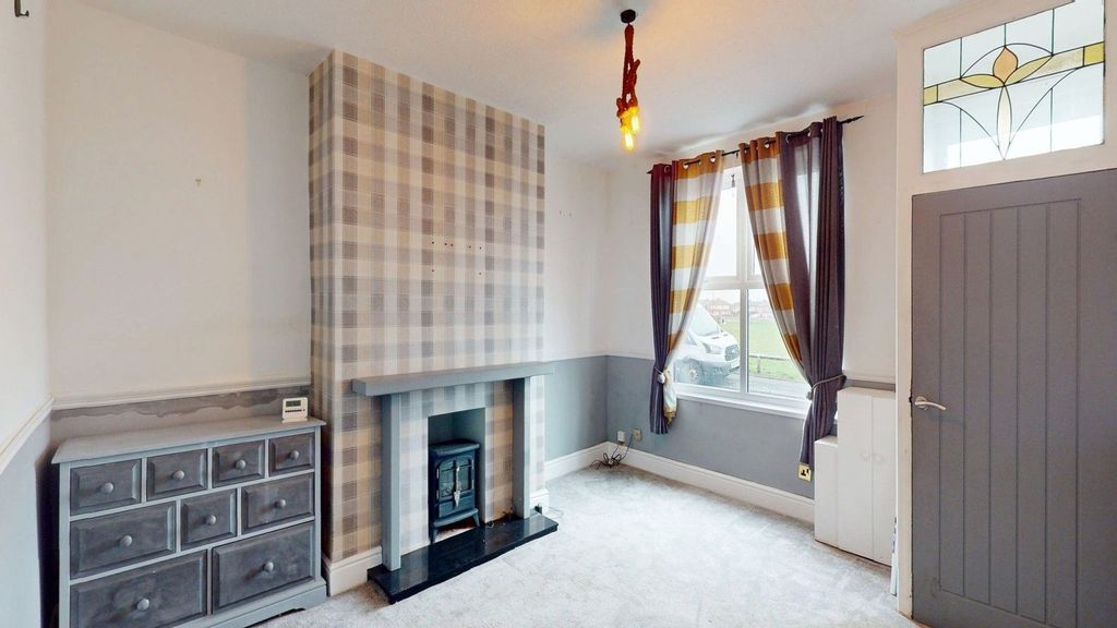 Property photo 2 of 12 Lounge