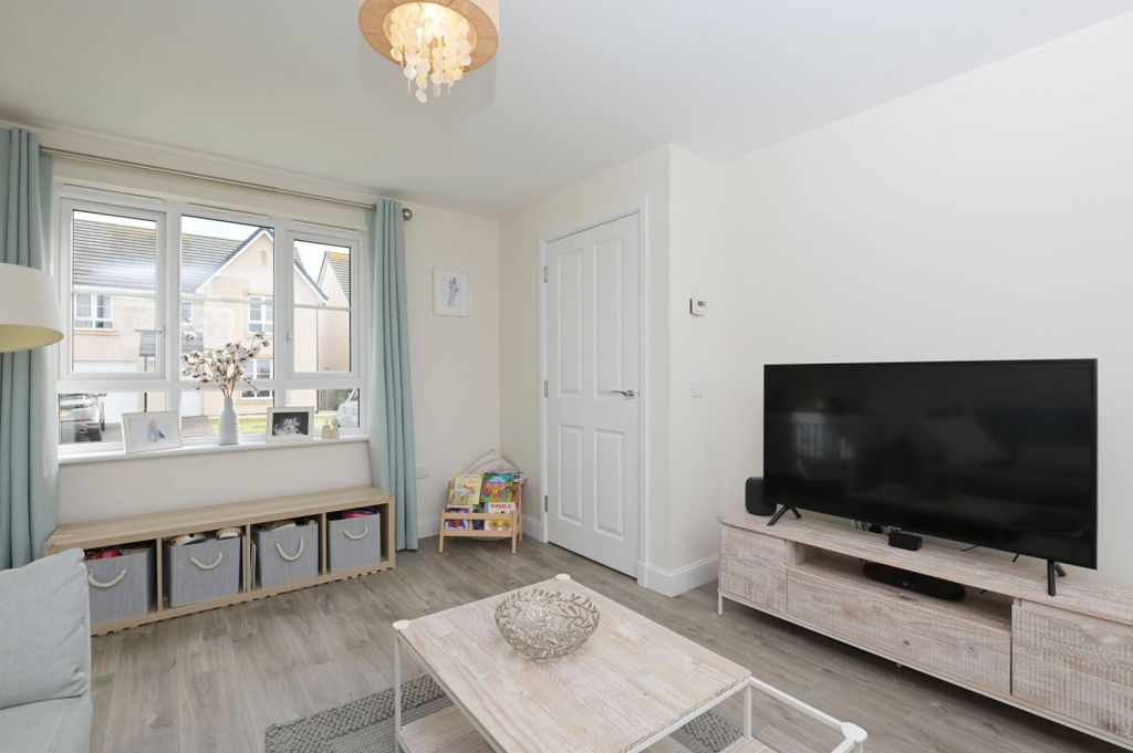 Property photo 2 of 29