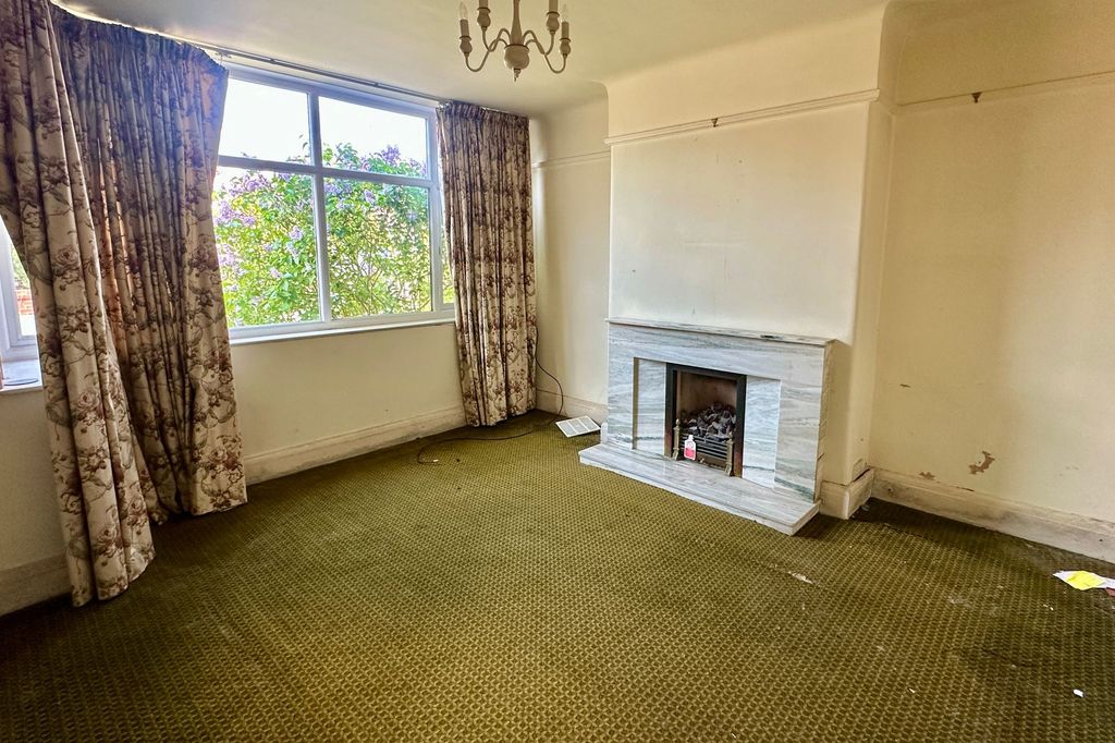 Property photo 3 of 18