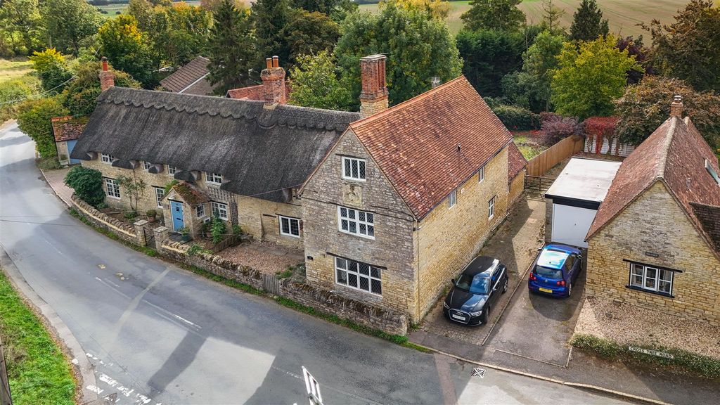 Property photo 2 of 39