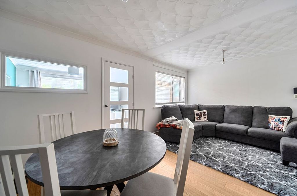 Property photo 2 of 11 14473461169E122B29cd9F