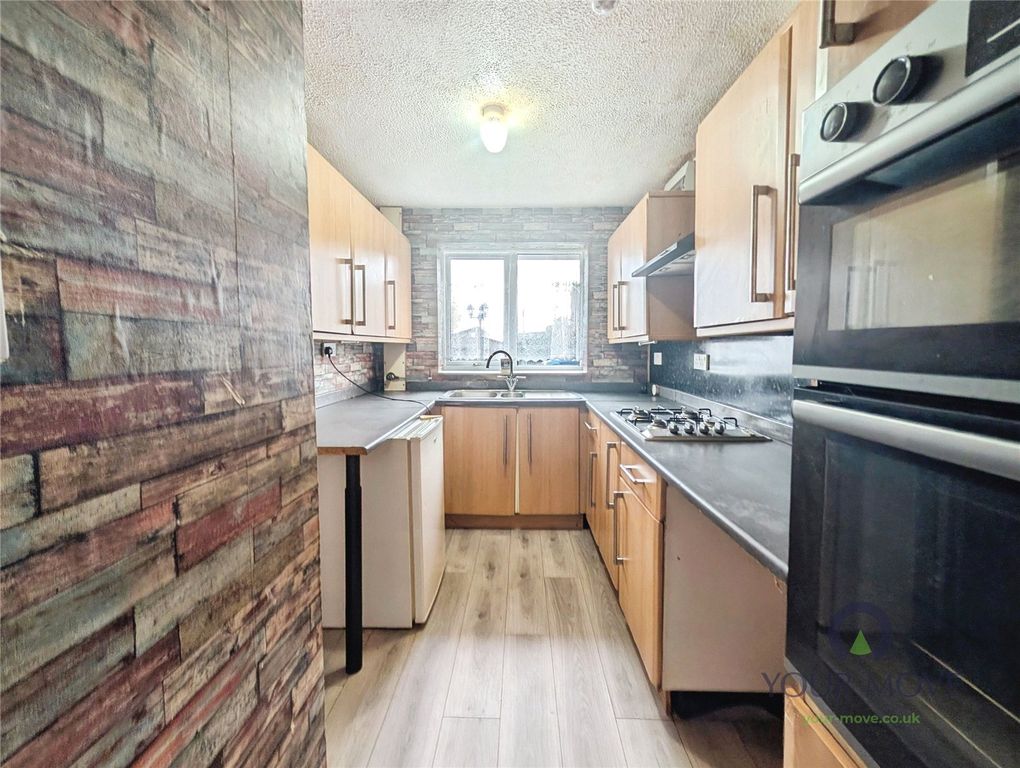 Property photo 3 of 13 Kitchen