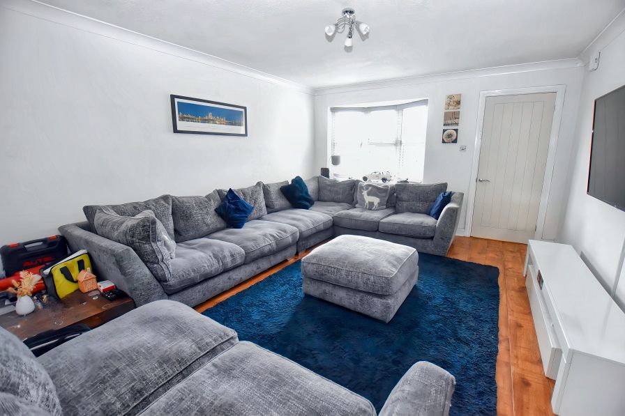 Property photo 3 of 19 Lounge 1