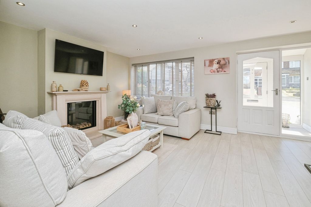 Property photo 2 of 21 Pbox-Img.Jpg