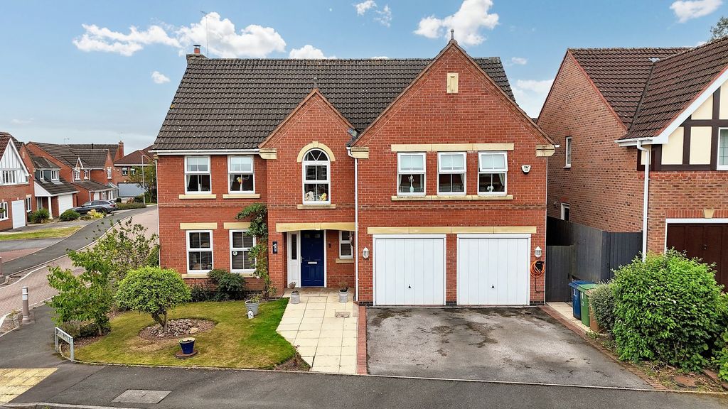 Property photo 1 of 32