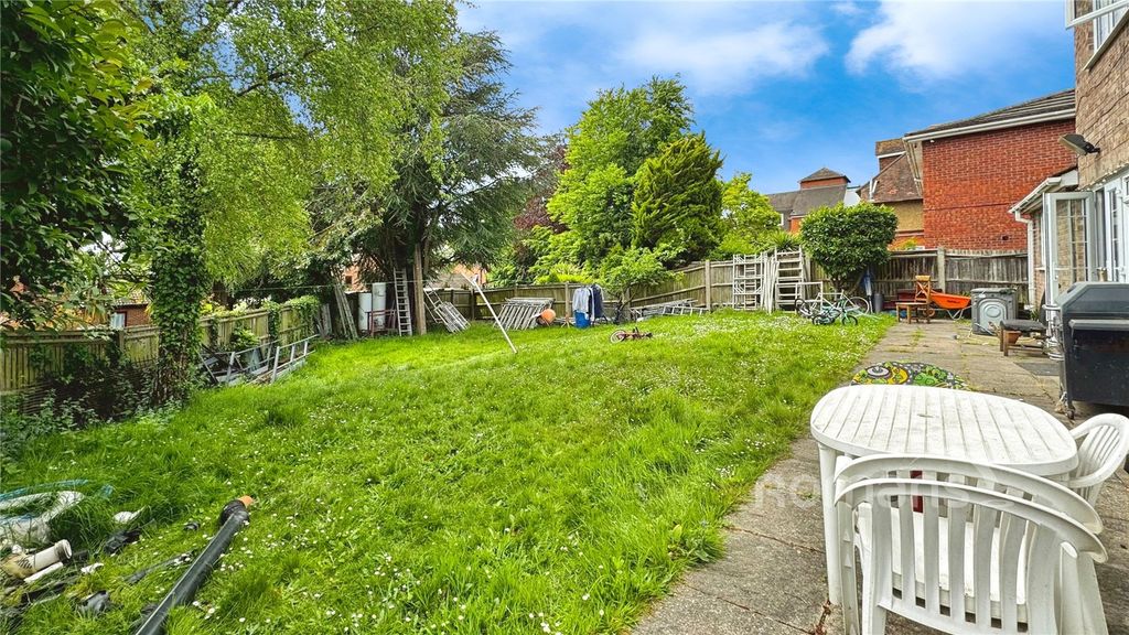 Property photo 2 of 25 Picture No. 10