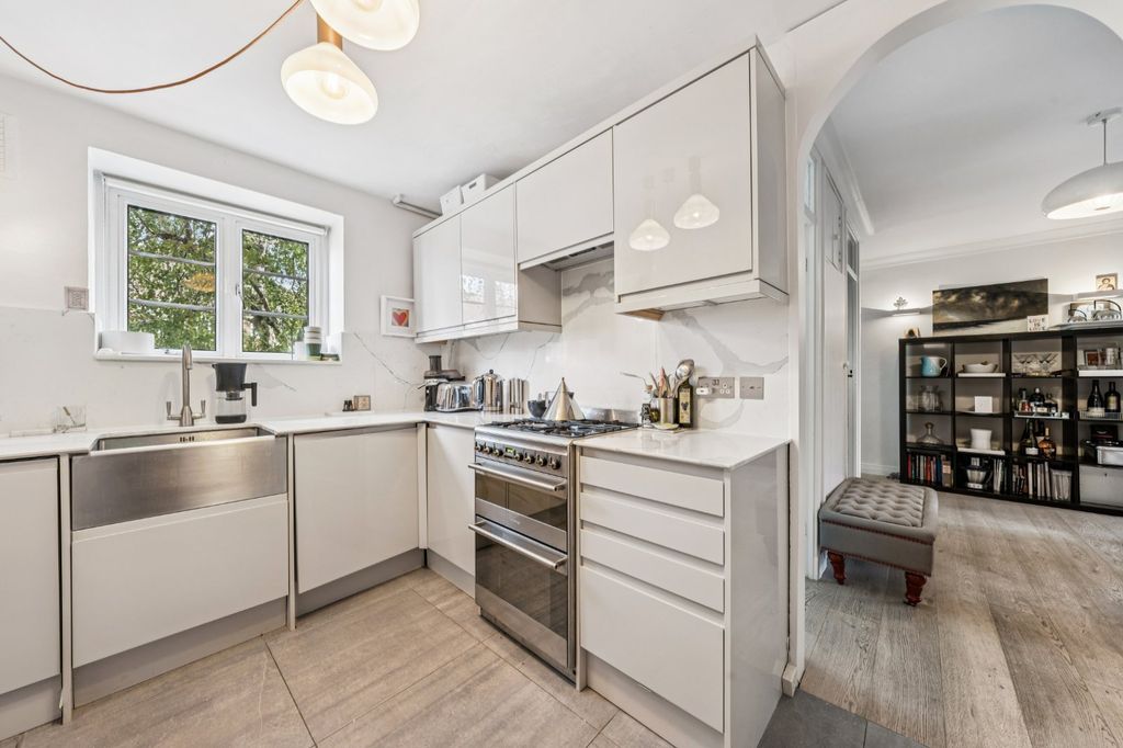 Property photo 3 of 17 Kitchen