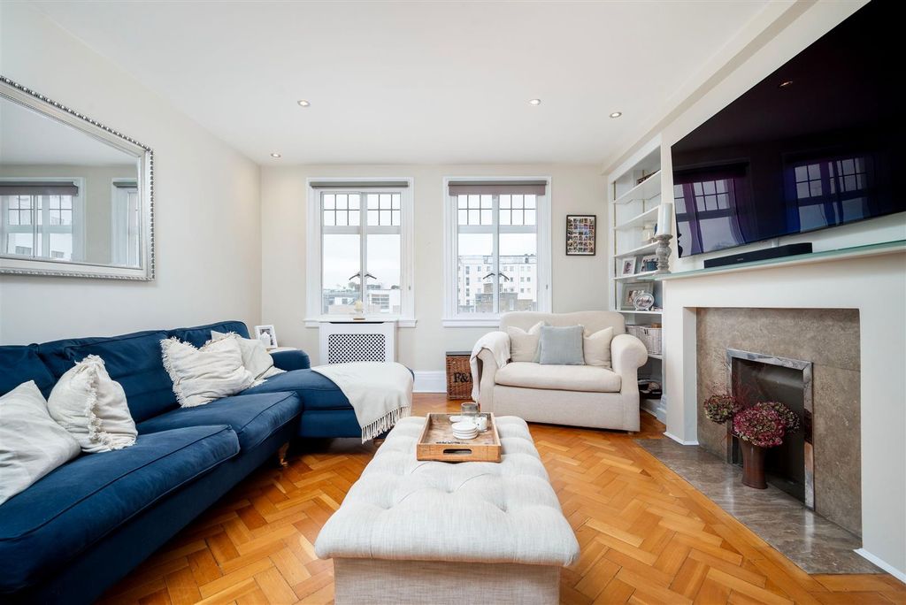Property photo 1 of 11 Reception Room 2 - Chiltern Court.Jpeg