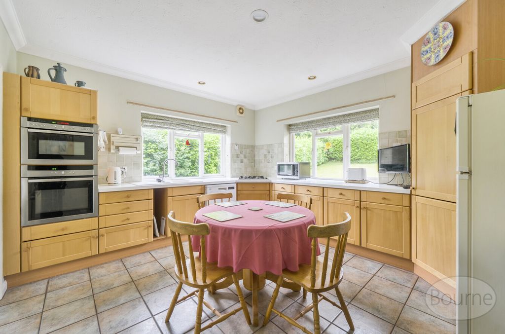 Property photo 3 of 17 Fea7270B-02A9-445...