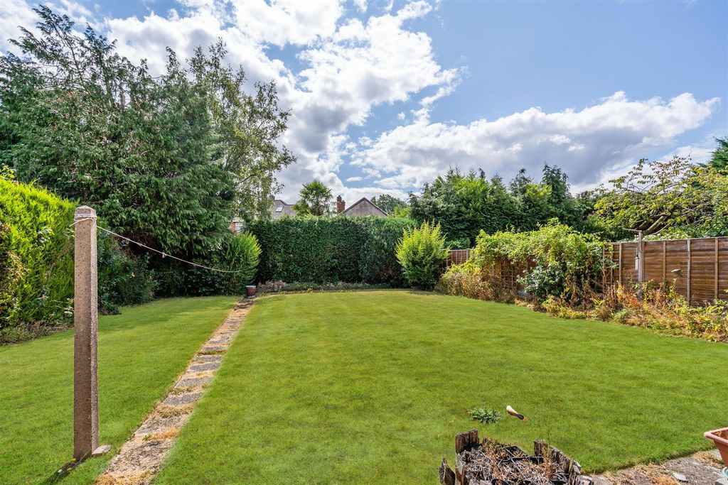 Property photo 2 of 11 77 Greswolde Road_10.Jpg