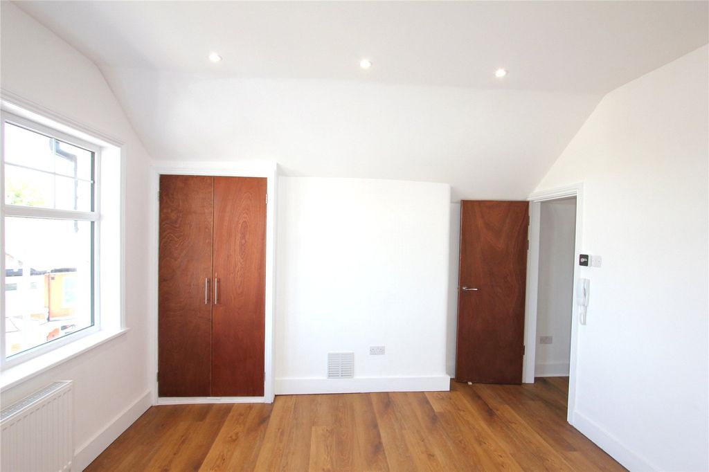 Property photo 3 of 10 Picture No. 25