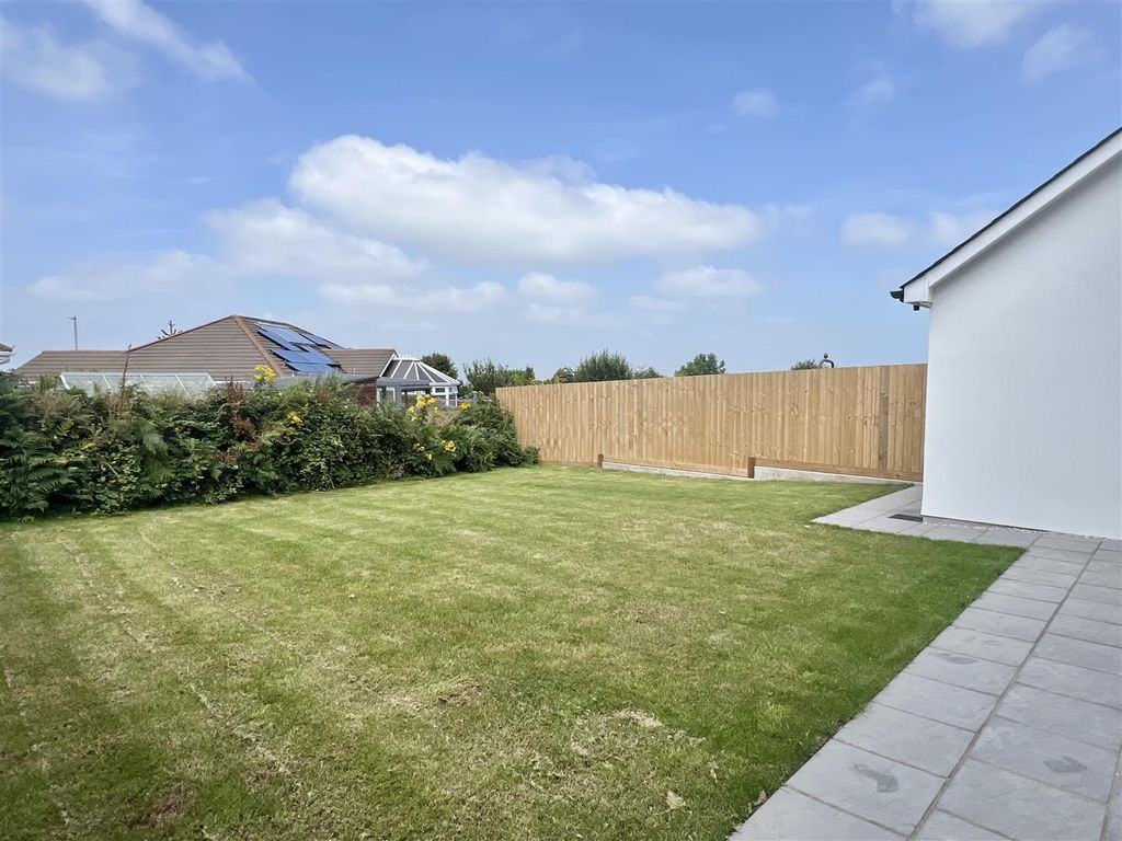 Property photo 3 of 34