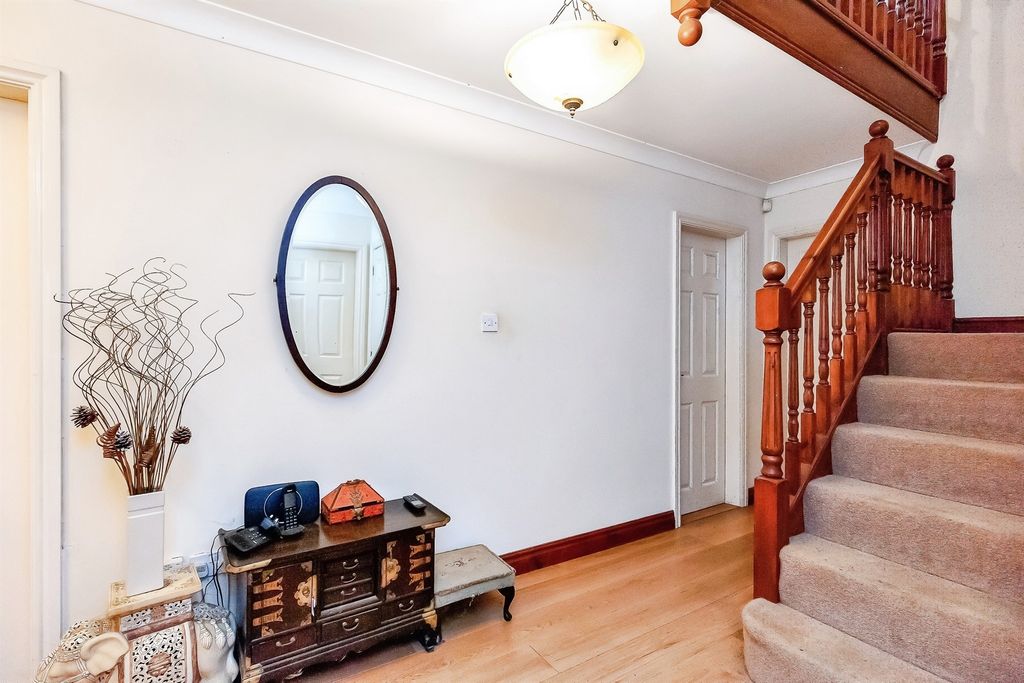 Property photo 3 of 34