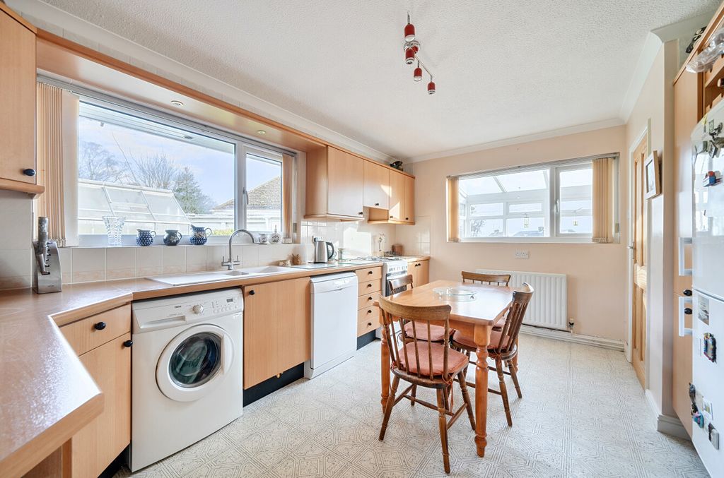 Property photo 2 of 16 1408303-8-6989Db3...