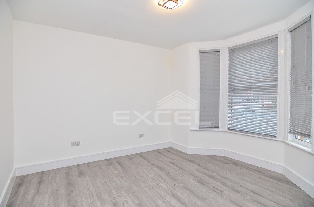 Property photo 2 of 8 Img_36618_12_Large