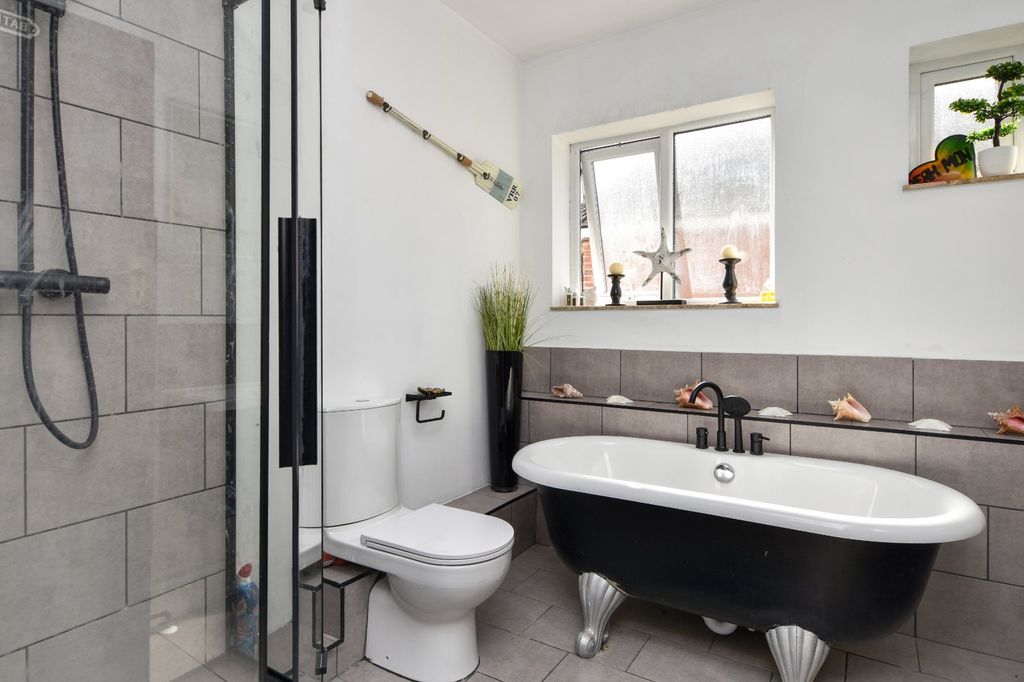 Property photo 3 of 40 Picture No. 15