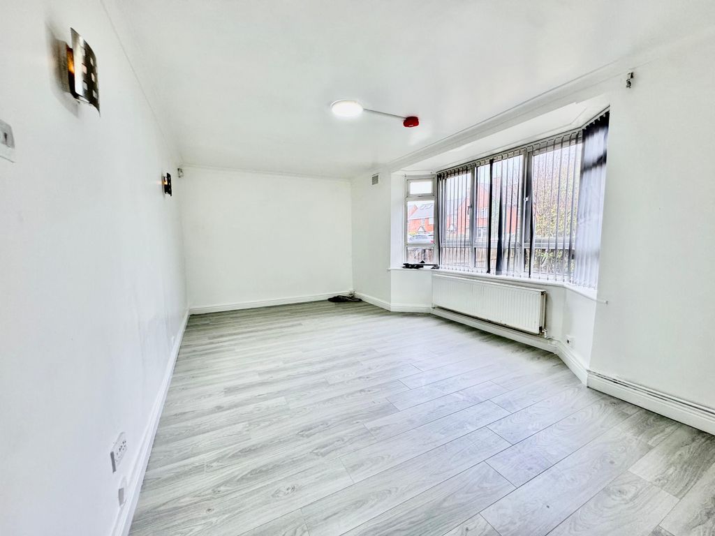 Property photo 3 of 28