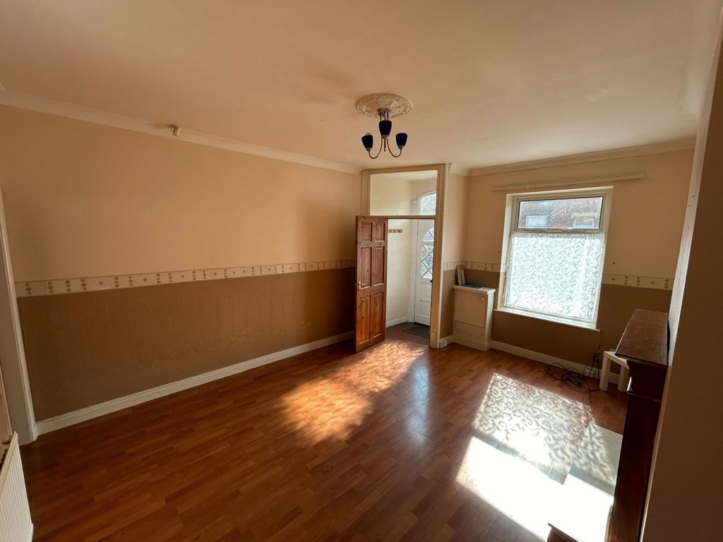 Property photo 2 of 7 Gallery