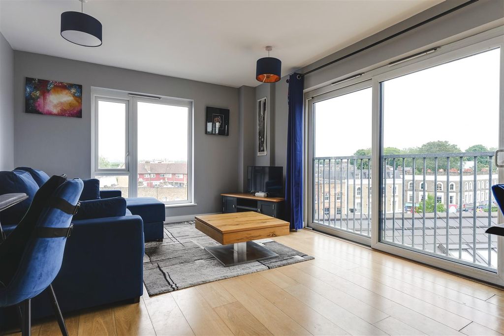 Property photo 3 of 19 Cresset Road-12.Jpg
