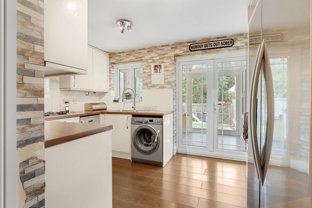 Property photo 2 of 20 Kitchen