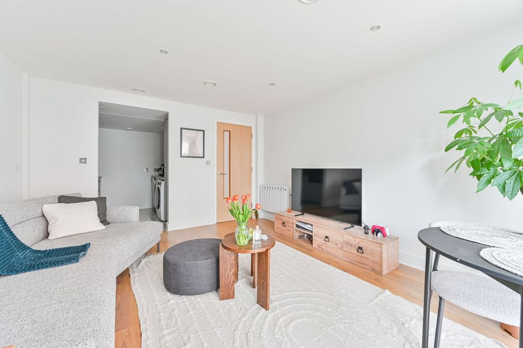 Property photo 2 of 11