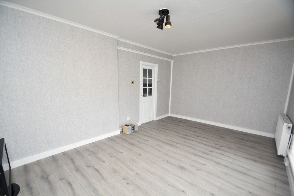 Property photo 3 of 17 4221743