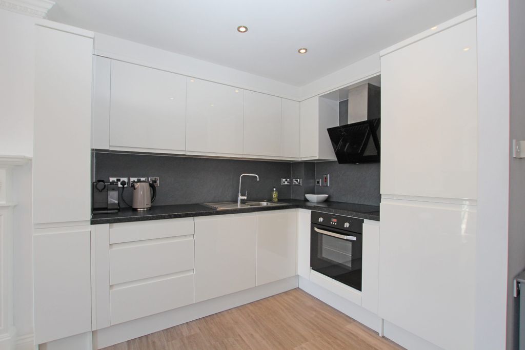 Property photo 3 of 8 Photo 2