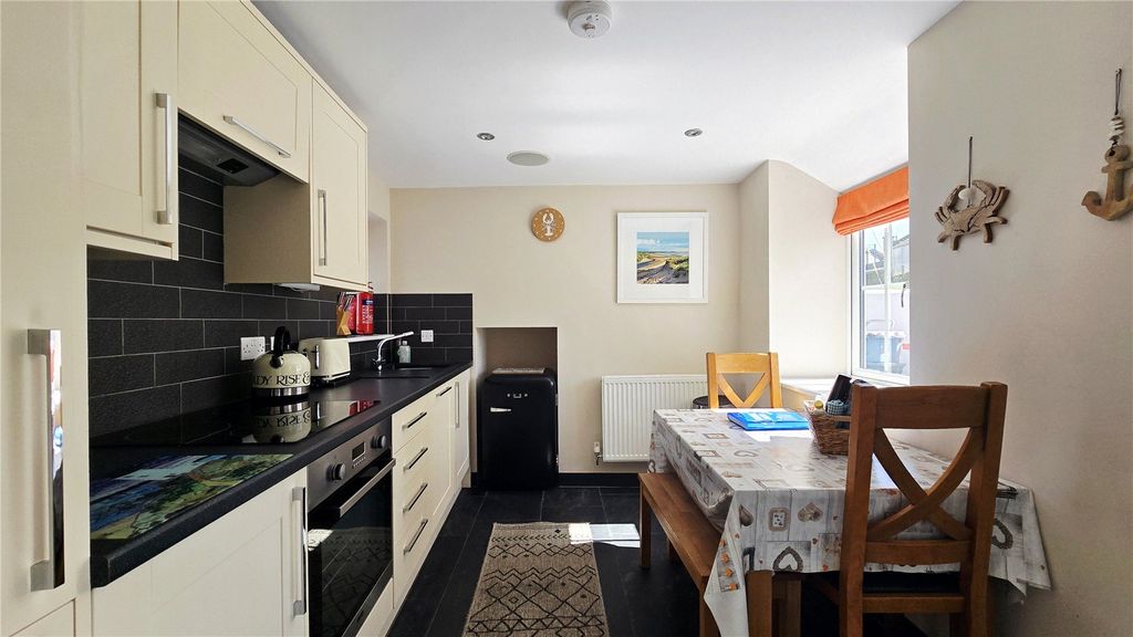 Property photo 2 of 19 Picture No. 08