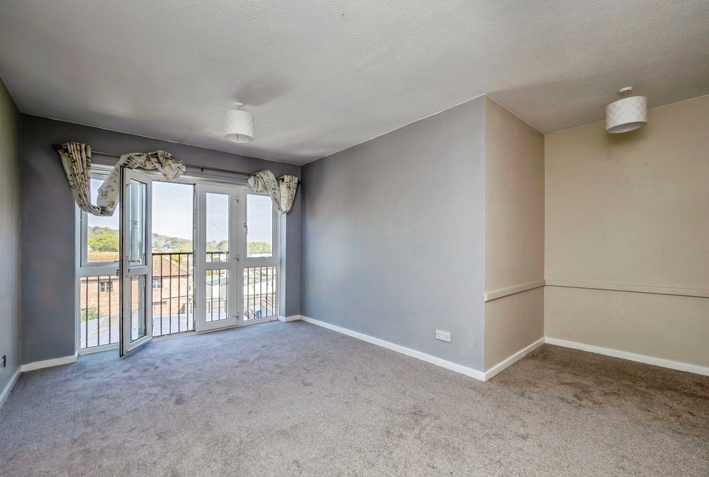 Property photo 3 of 17 Photo