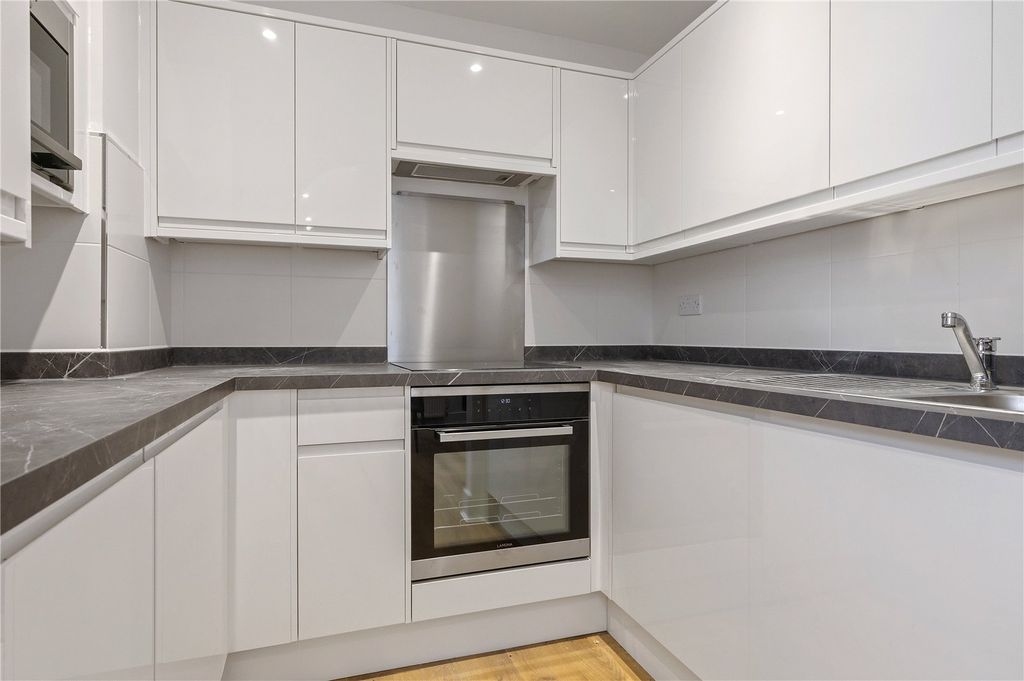 Property photo 2 of 9 Kitchen