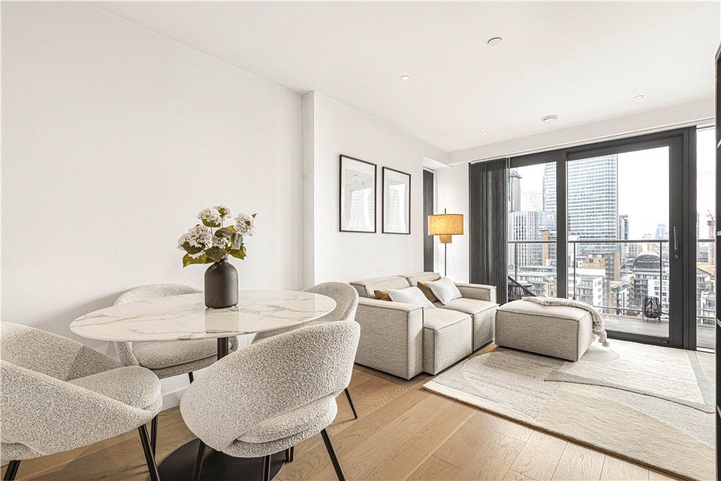 Property photo 1 of 22 Recpetion Room